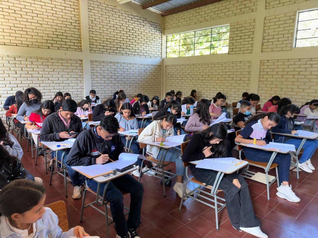 Ministro de Educación avisa que evaluación académica a partir de 2025 será de 50% de examen y 50% de acumulativo
