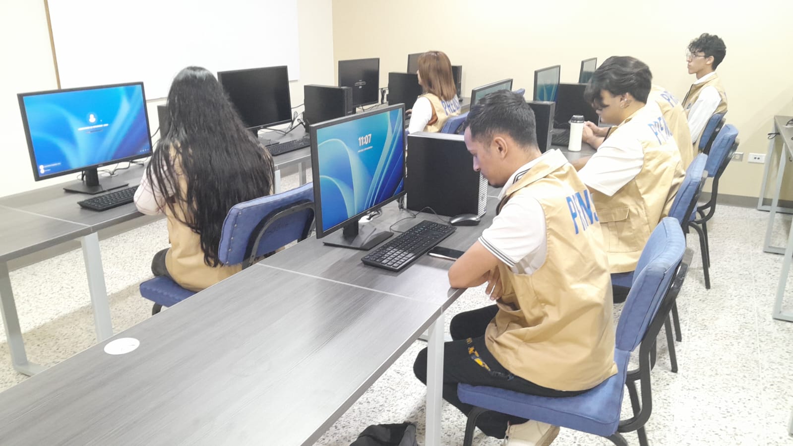 Facultad de ciencias sociales inaugura moderno centro multimedia de radio, televisión y redacción en la carrera de periodismo de la UNAH