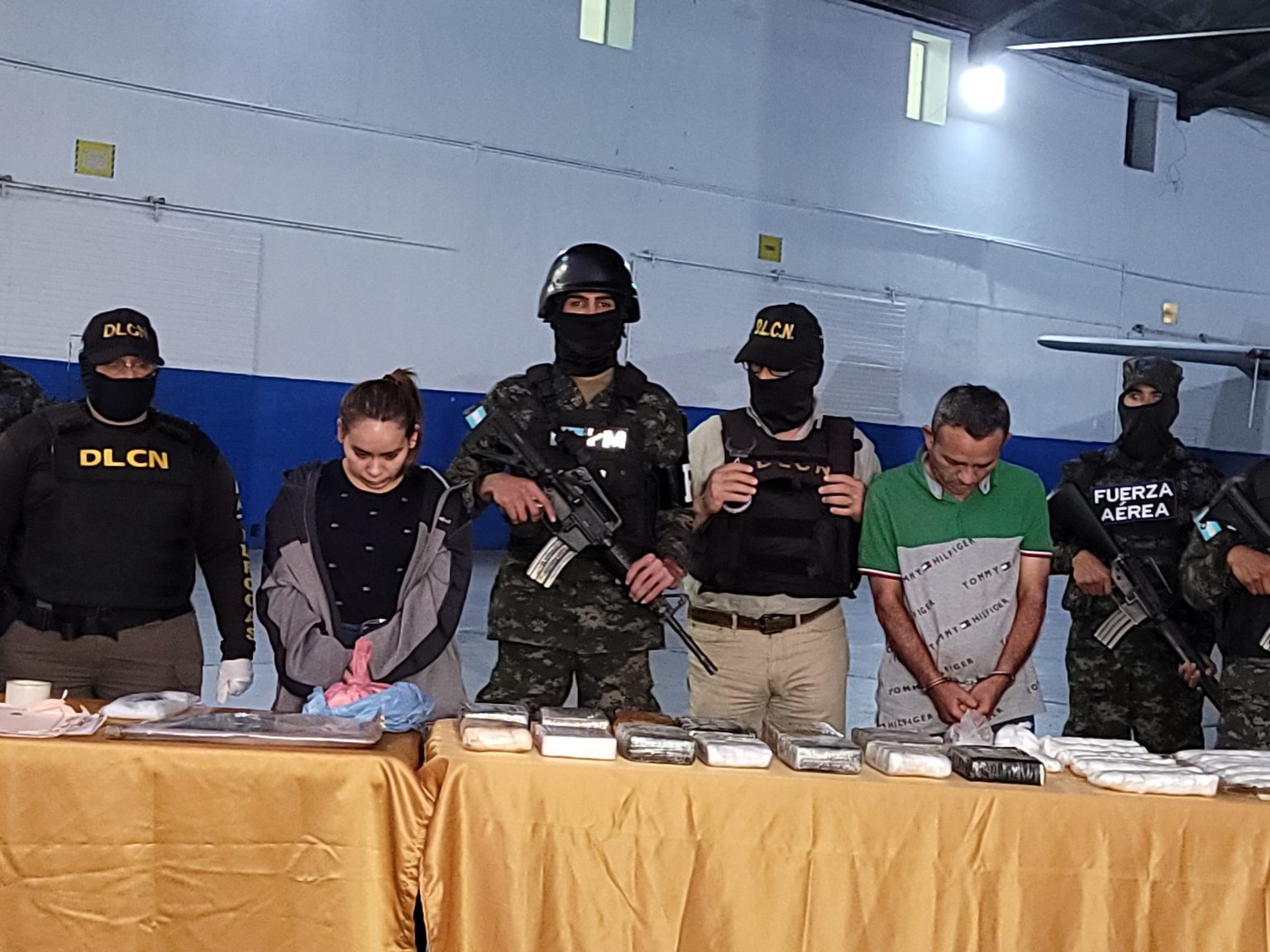 Padre e hija vinculados a narcotráfico son trasladados desde San Pedro Sula y serán juzgados en Tegucigalpa