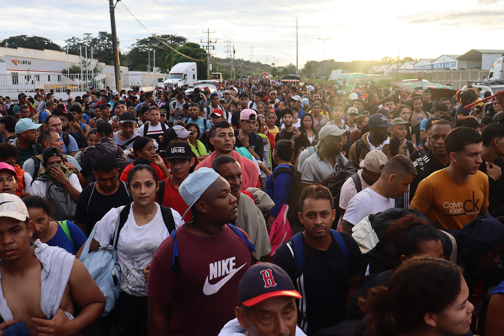 ¡Atención! Se multiplican caravanas de migrantes irregulares en la frontera entre México y Estados Unidos antes de que Donald Trump tome posesión