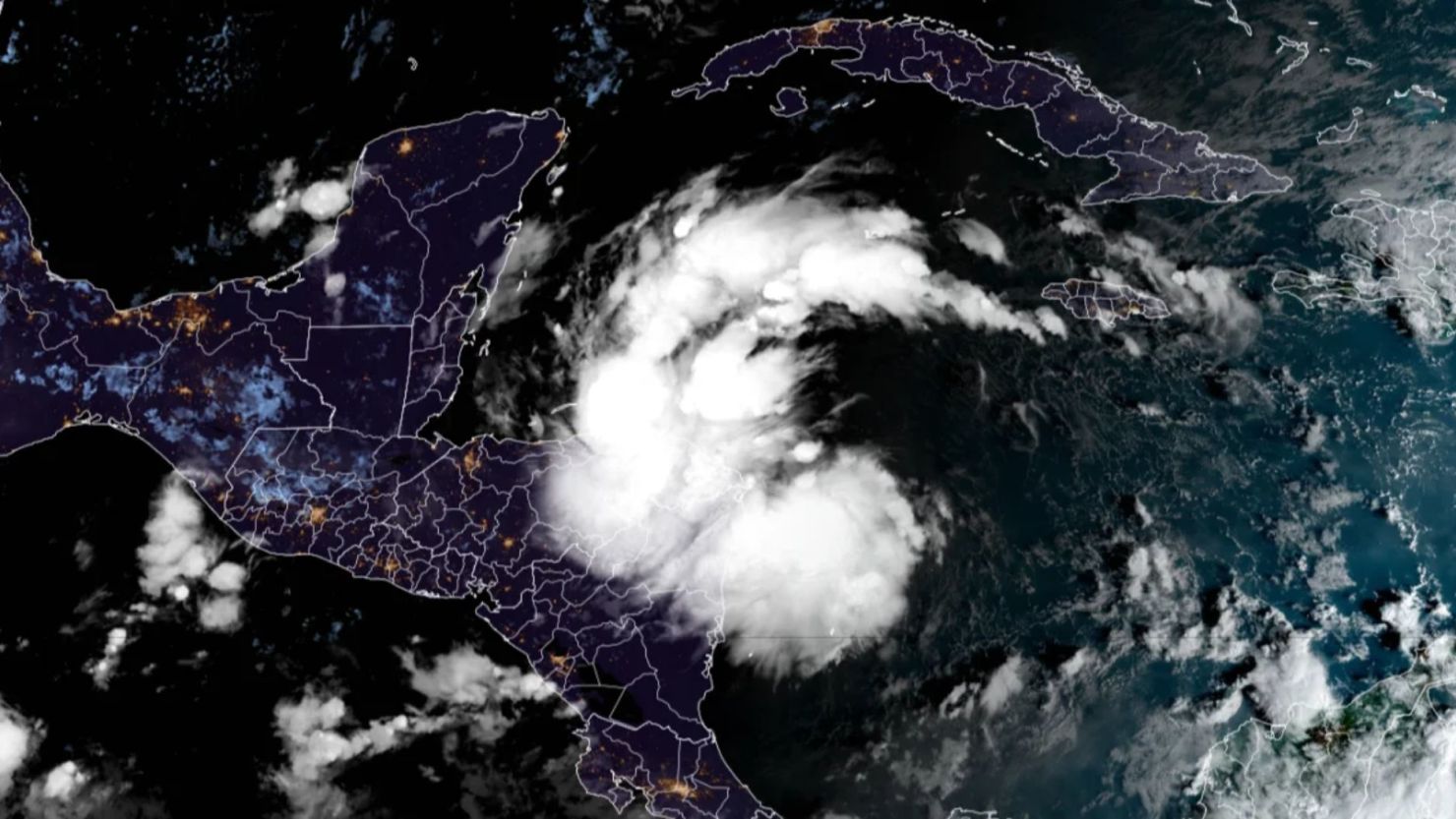 Depresión Tropical “Sara” se convierte en amenaza de tormenta para la costa caribeña de Honduras