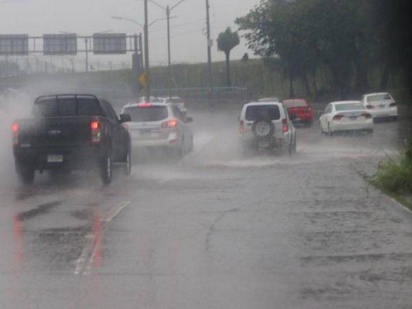 Lluvias de 40 a 60 milímetros, para la tarde noche de este martes, alerta Copeco