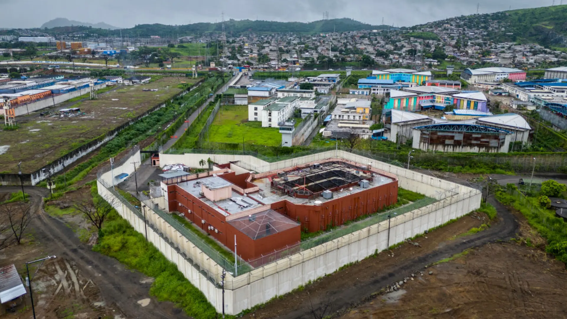 Al menos 15 presos muertos y 14 heridos en nuevos incidentes en la mayor cárcel de Ecuador