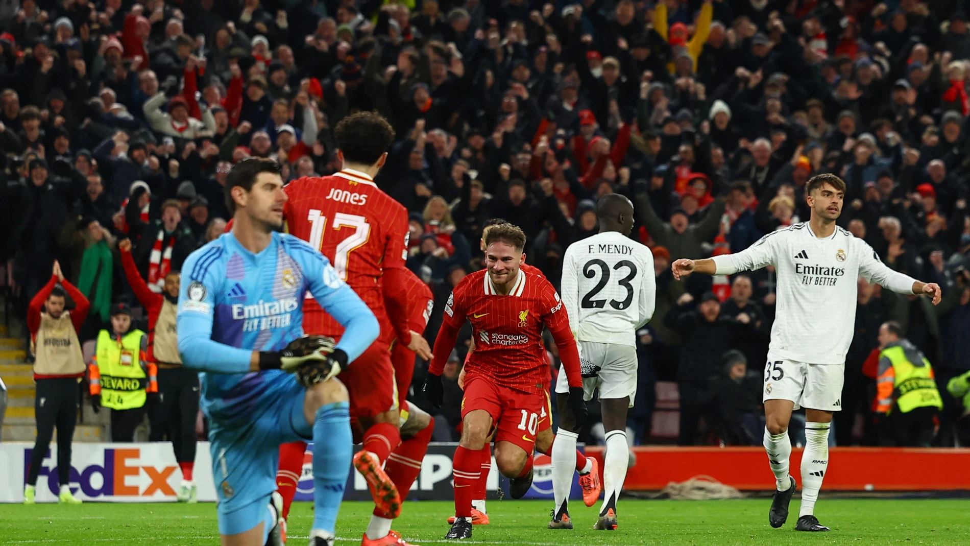 Liverpool gana 2-0 a Real Madrid y los hunde en Champions con un Mbappé desastrozo