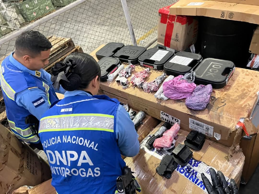 Equipos antidrogas de la Policía Nacional decomisan 62 kilos de cocaína y 28 armas de fuego en la zona norte
