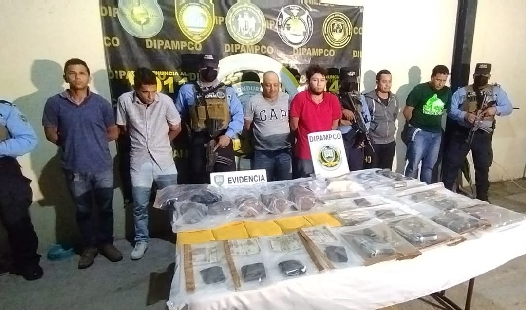 Seis miembros de la banda criminal Los Chirizos soncapturados por la DIPAMPCO en Tegucigalpa