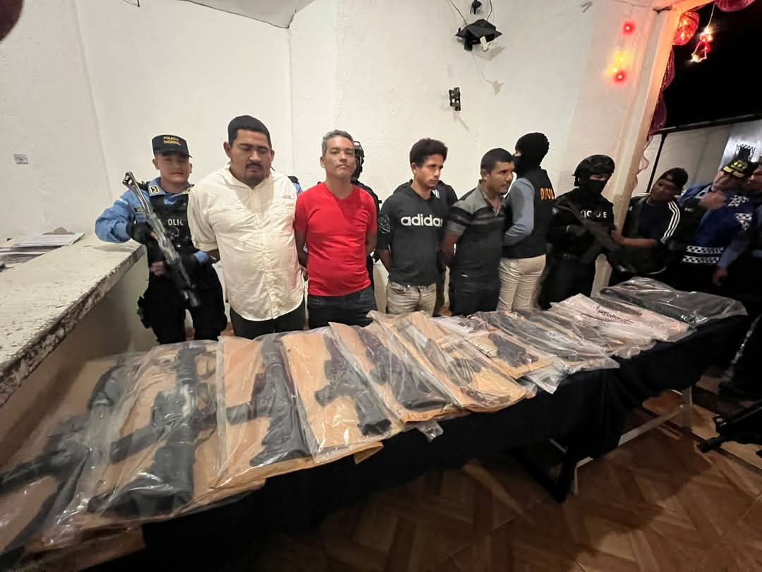 DPI desarticula banda criminal y decomisa armas de grueso calibre y de uso militar en Colón