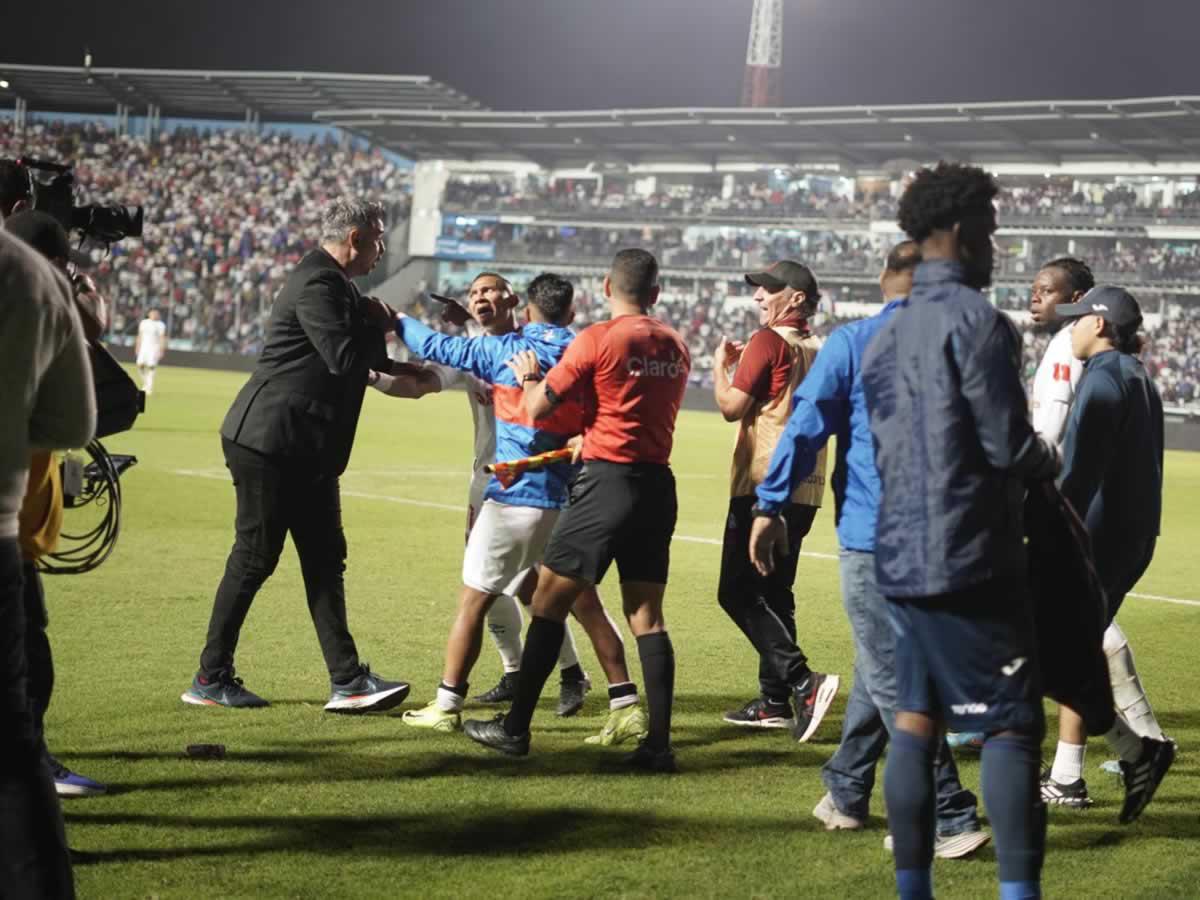 Liga Nacional sanciona a Diego Vásquez y directivos de Olimpia tras zafarrancho en la Gran Final, ¿Lo suspenderán?