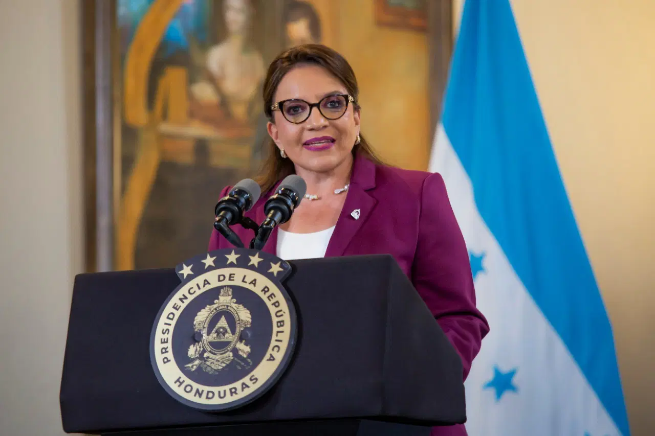 Presidenta Xiomara advierte destituciones por cobros indebidos en hospitales públicos