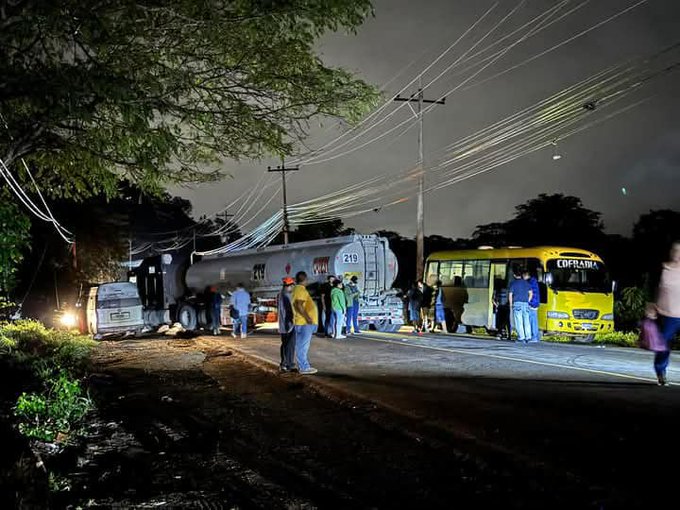Al menos 100 mil personas resultan afectadas tras protesta en carretera CA-5 según alcalde Roberto Contreras