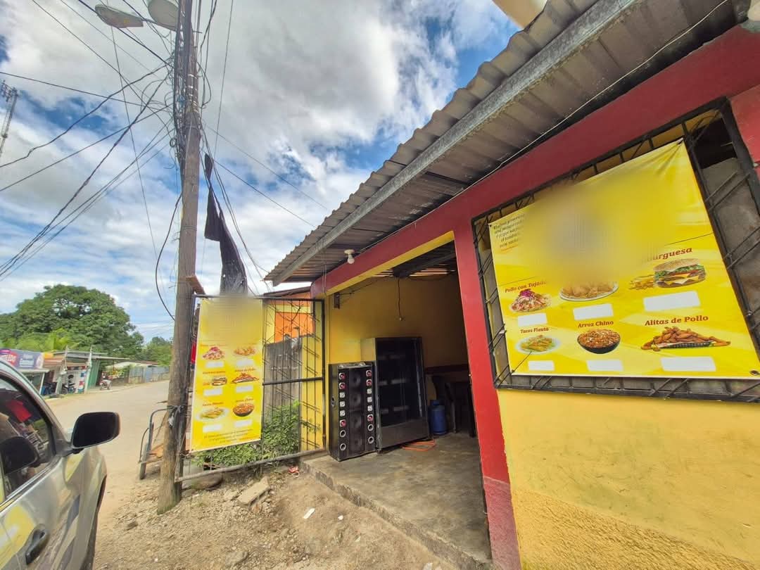 ARSA suspende las actividades de un establecimiento de venta de pollo frito por poner en riesgo la salud de los consumidores en El Porvenir, Atlántida