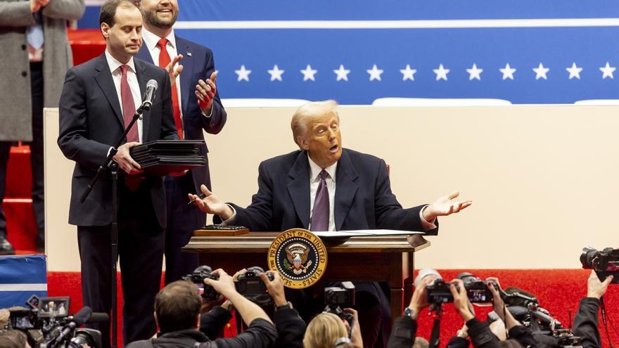 Trump firma orden ejecutiva para negar la ciudadanía a hijos de inmigrantes indocumentados