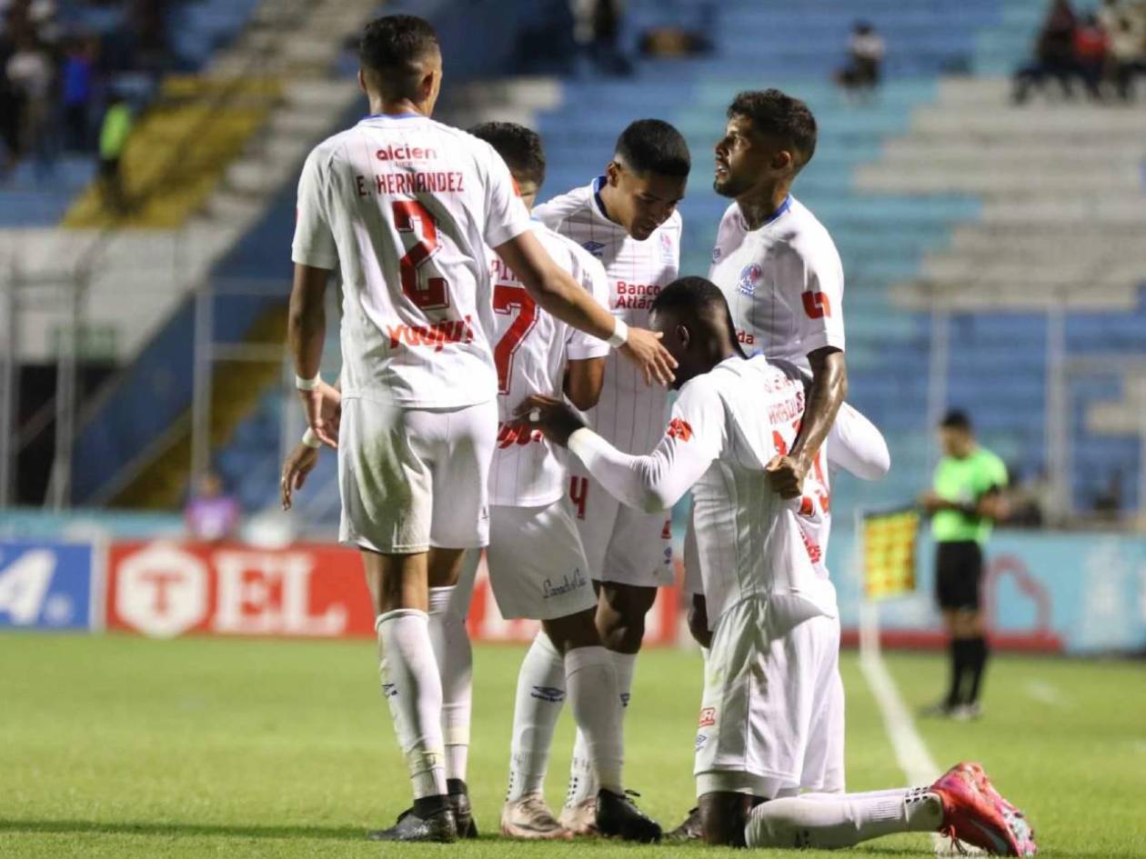 Olimpia vence a Lobos de la UPNFM y desplaza al Real España recuperando el liderato del torneo Clausura
