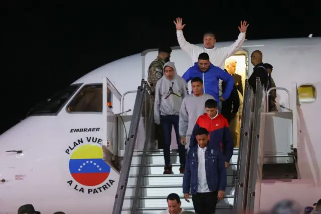 Corte Suprema da luz verde a Donald Trump para deportar a miles de venezolanos la próxima semana