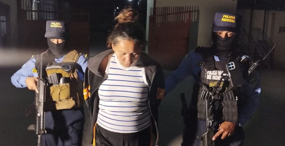 Capturan a mujer en pleno cobro de extorsión en la capital