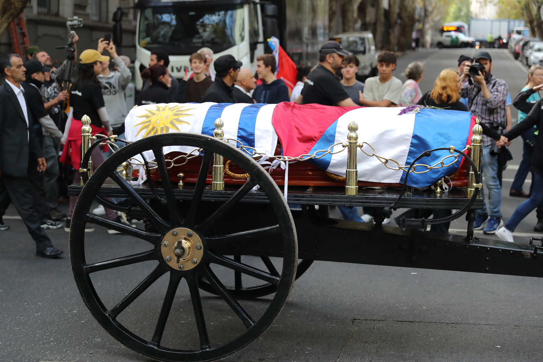 Uruguay vive una jornada de duelo colectivo y comienza a despedirse de Mujica