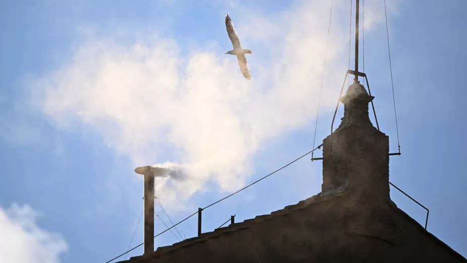 ¡Humo blanco; Habemus Papam! Cardenales eligen al sucesor de Francisco como líder de la Iglesia