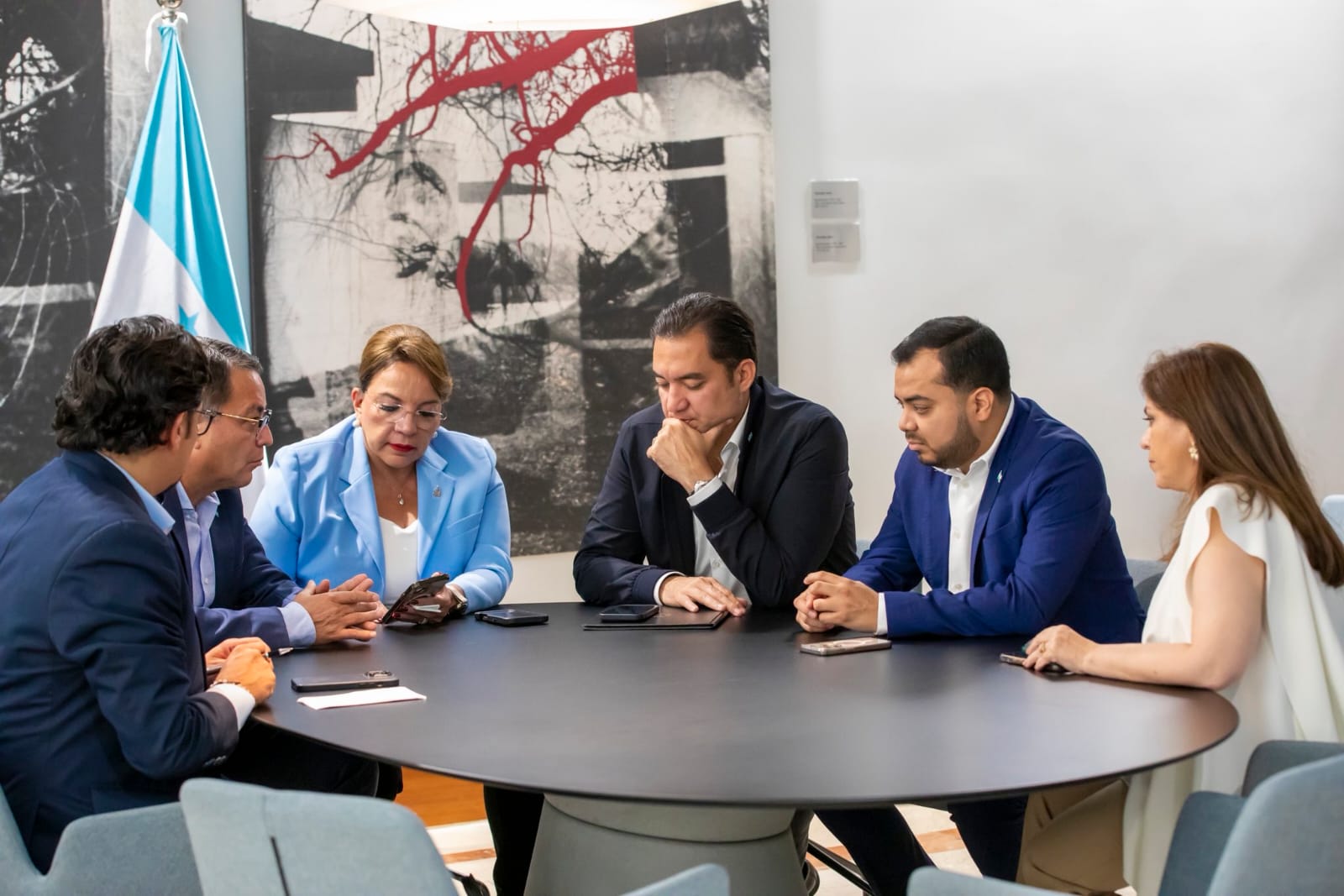 Presidenta Castro llega a España y es informada sobre problemática de los vuelos de Iberojet