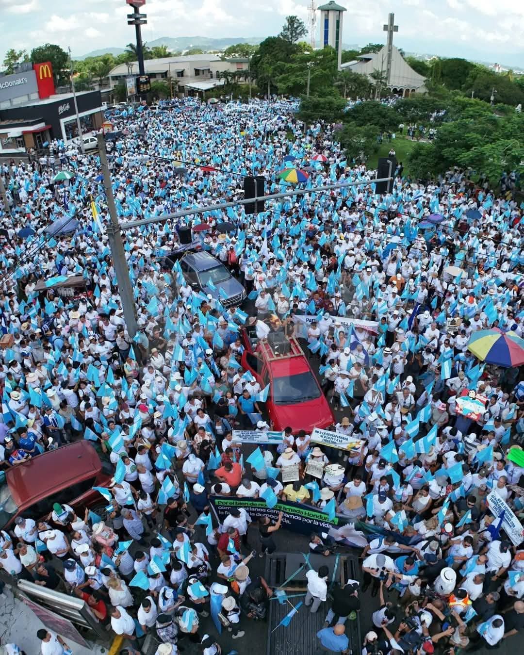 Histórica marcha de las iglesias moviliza miles de familias en Honduras