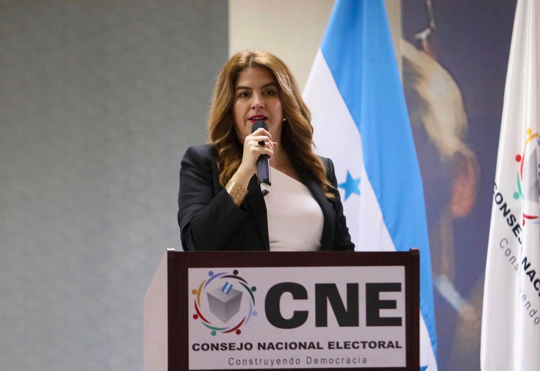 Consejera Cossette López denuncia ocupación irregular del CNE por fuerzas de seguridad