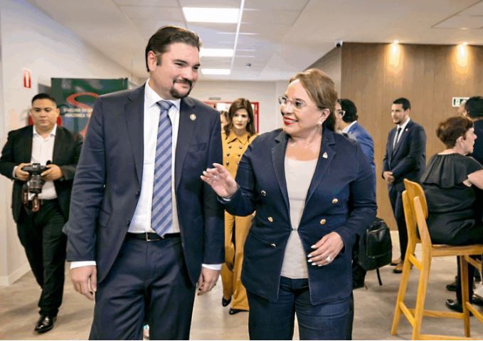 Presidenta Xiomara Castro arriba a Brasil para participar en la cumbre climática COP30