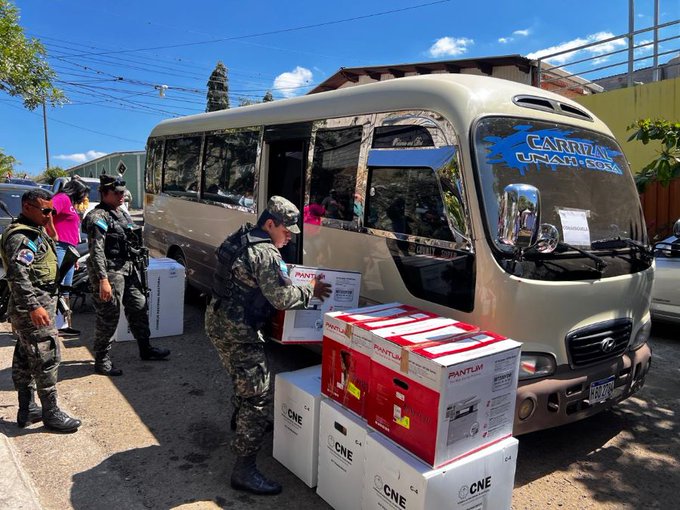 CNE adjudica contrato para el transporte para el material electoral de elecciones del 30 de noviembre