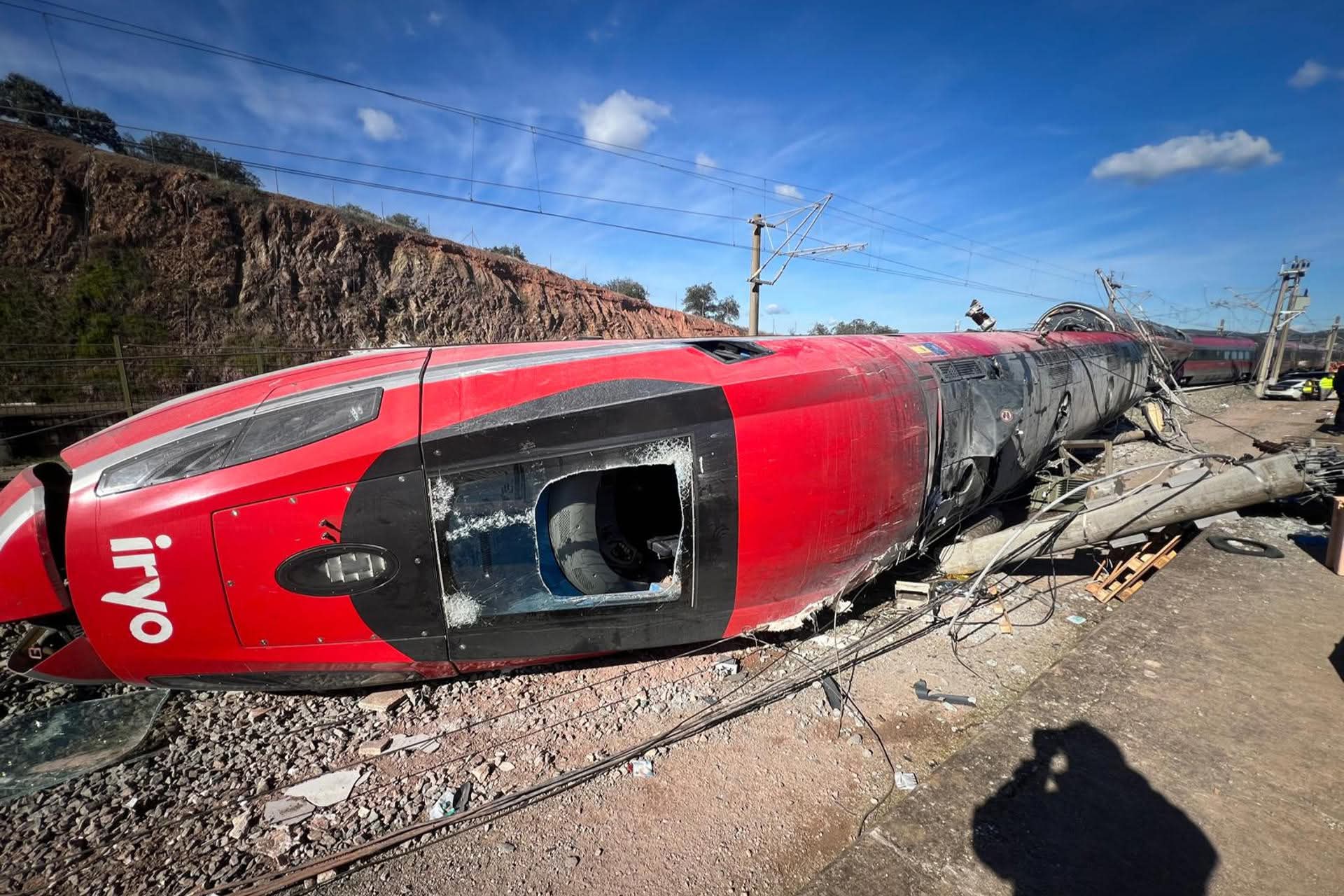 Tragedia ferroviaria en España deja 39 fallecidos y mantiene en reserva las causas del accidente