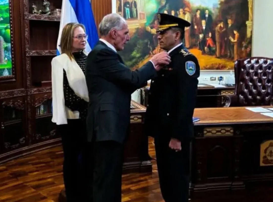 Presidente Asfura nombra a Rigoberto Oseguera Mass como nuevo director de la Policía Nacional