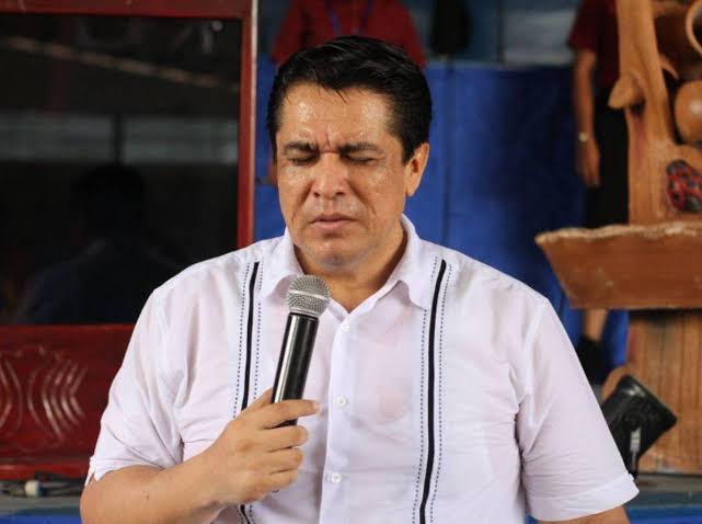 Pastor Roy Santos advierte a Asfura y Zambrano sobre “fuerzas oscuras” dentro del Gobierno