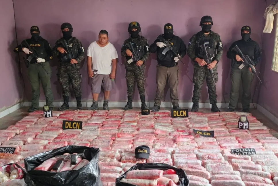Operación Trueno deja un detenido, droga y armas en allanamientos contra la MS-13