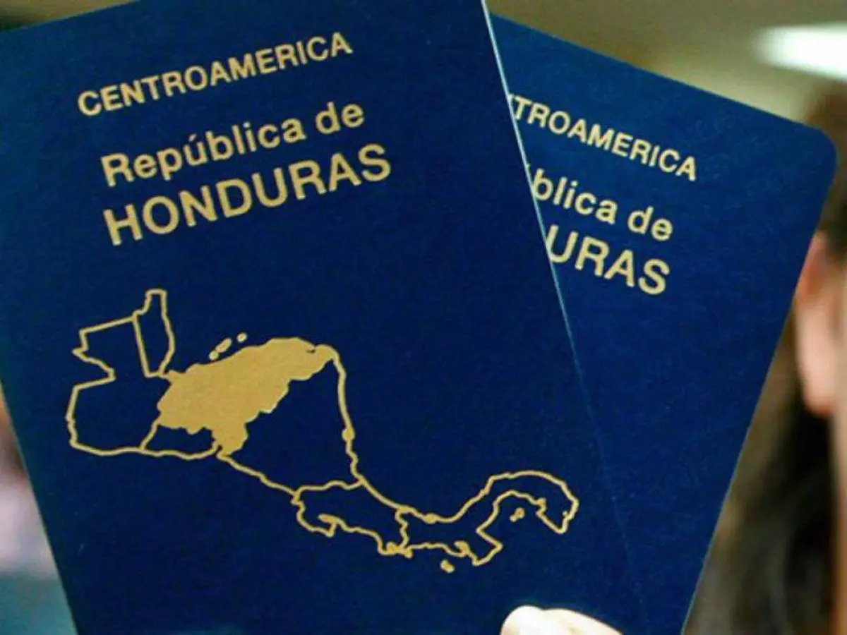 Cancillería pide a exfuncionarios devolver los pasaportes diplomáticos