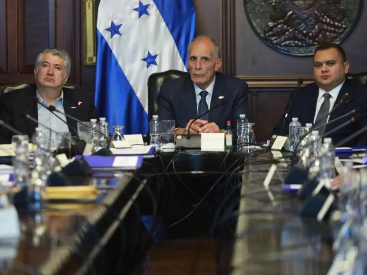 Por instrucciones de Nasry Asfura, Gobierno prevé ahorrar L700 millones en salarios tras cierre e intervención de instituciones