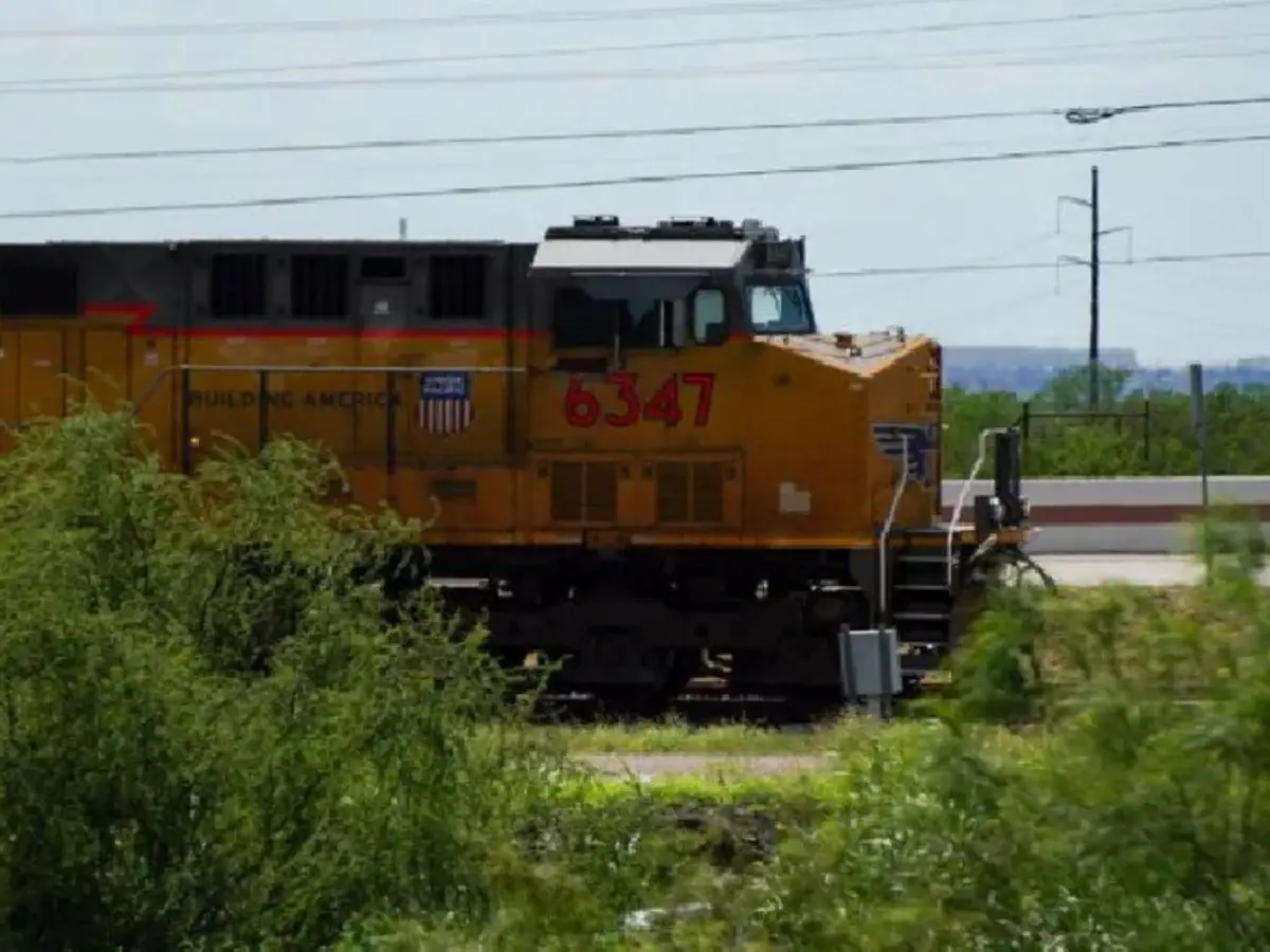 Un menor y otro joven migrante figuran entre los seis fallecidos hallados en vagón de tren en Texas