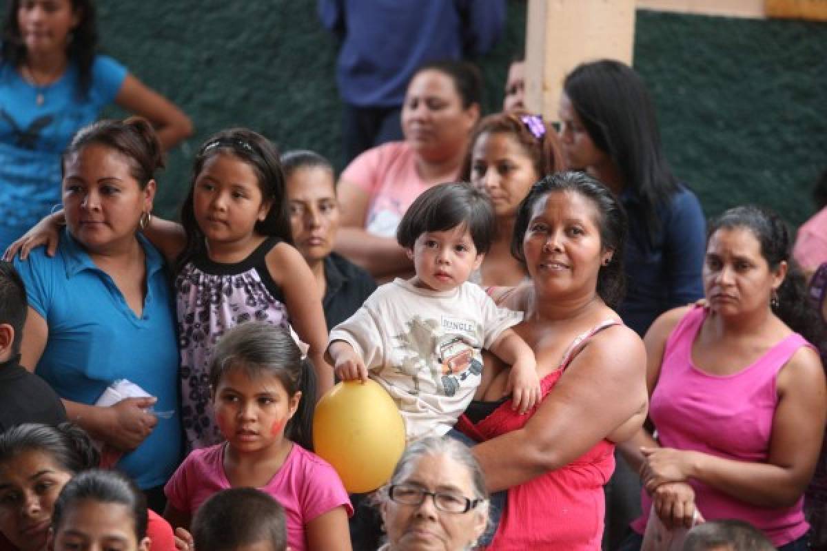 Dr. Roberto Herrera Cáceres: homenaje y reconocimiento a las madres hondureñas