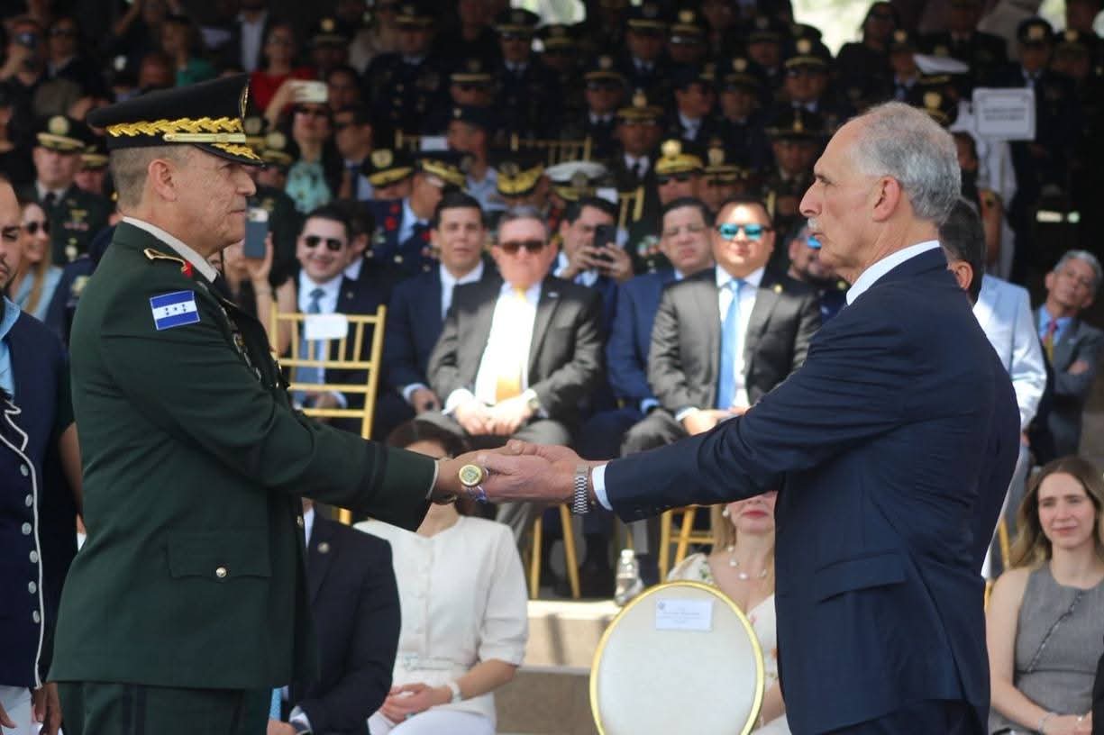 Presidente Asfura destaca papel de las Fuerzas Armadas y pide una institución “fuerte y disciplinada”