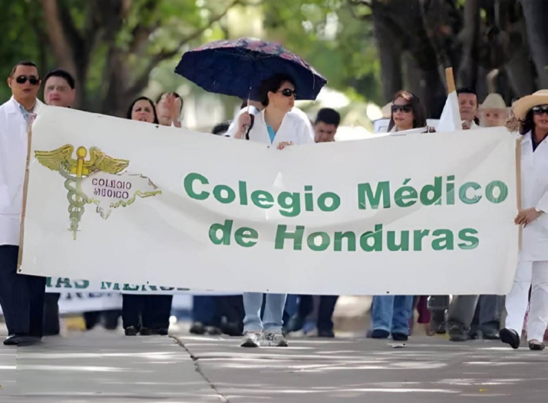 Colegio Médico regresa a las asambleas por salarios atrasados y despidos