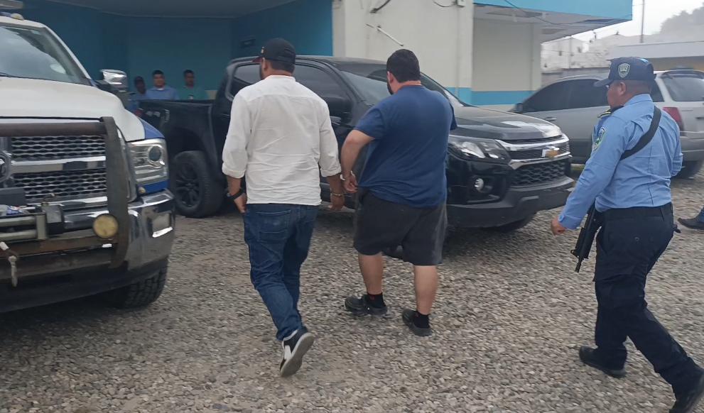 Intervención policial en Santa Rosa de Copán deja un detenido por presuntamente realizar disparos al aire y dos armas decomisadas