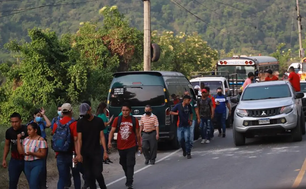 Infierno vial en salida hacia al sur y en carretera panamericana que conduce hacia El Salvador y Nicaragua por tomas de transportistas