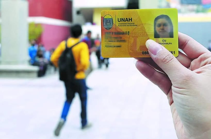 UNAH impulsará digitalización de más de 20 mil títulos universitarios al año