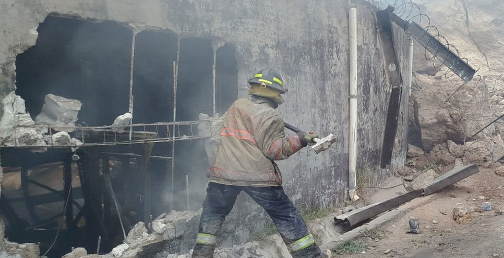 Bomberos se volvieron en superhéroes sin capa para rescatar a 30 personas tras derrumbe en Comayagüela