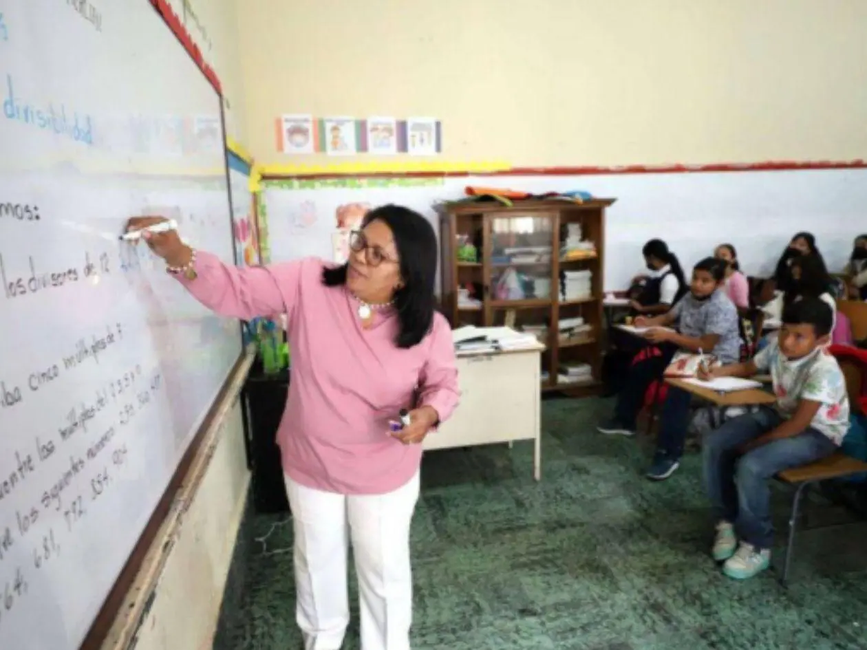 Gobierno confirma pago de junio con ajuste salarial al magisterio tras acuerdo con docentes