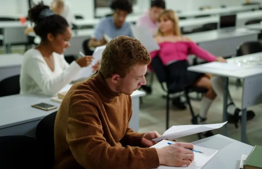 Estados Unidos modifica reglas de permanencia para estudiantes y periodistas extranjeros: impacto para hondureños