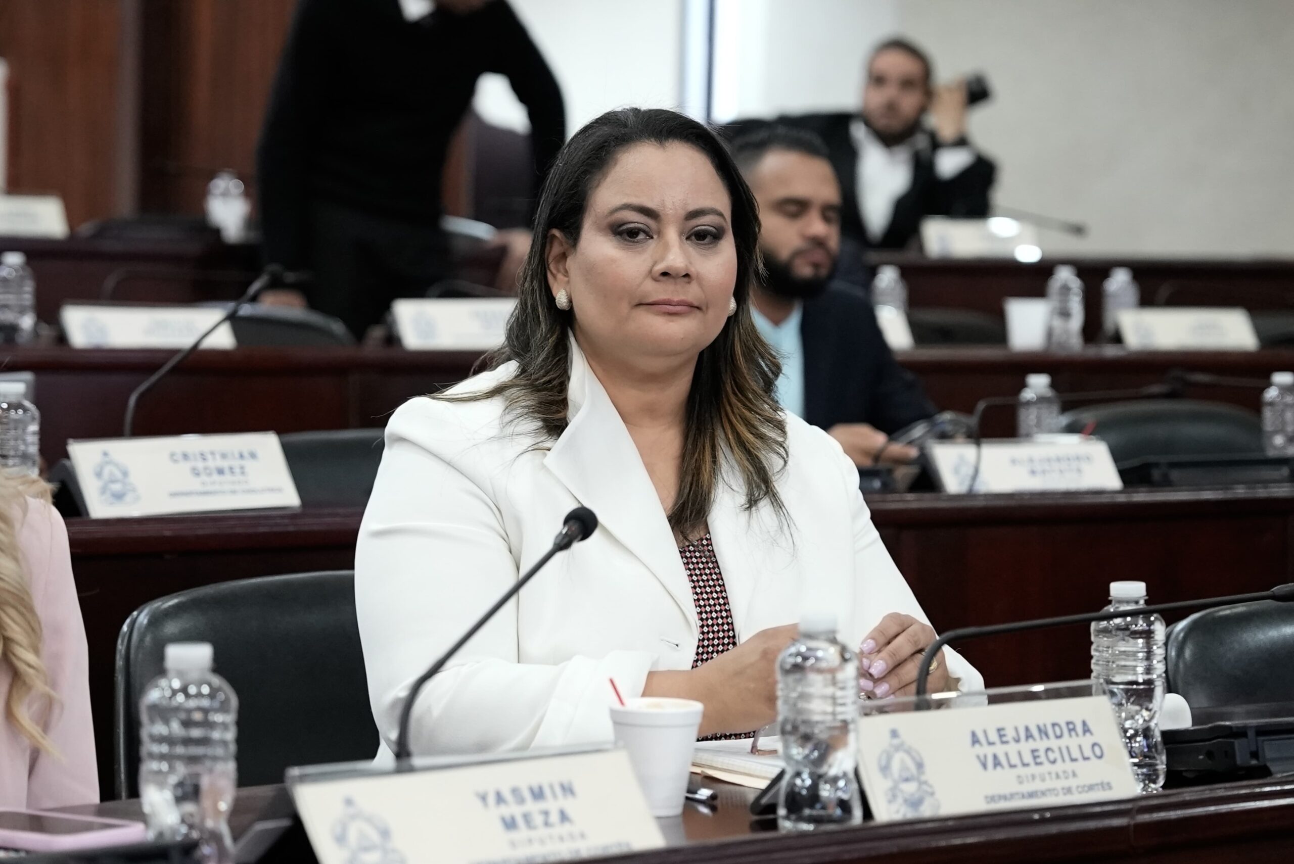 Congreso Nacional brinda respaldo a madre que perdió a seis familiares en incendio