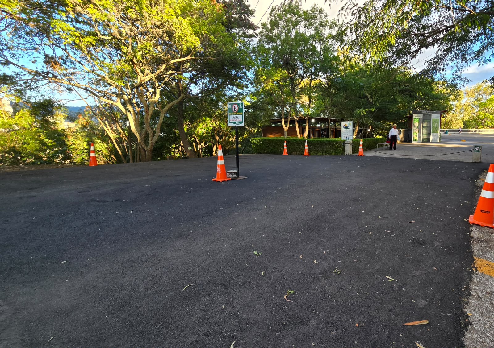 AMDC rehabilita acceso al Parque Cerro Juana Laínez para fortalecer la movilidad y recuperar un espacio emblemático de la capital