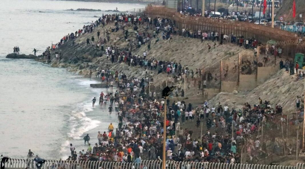 Persiste la presión migratoria en la frontera entre Marruecos y Ceuta pese al refuerzo de seguridad