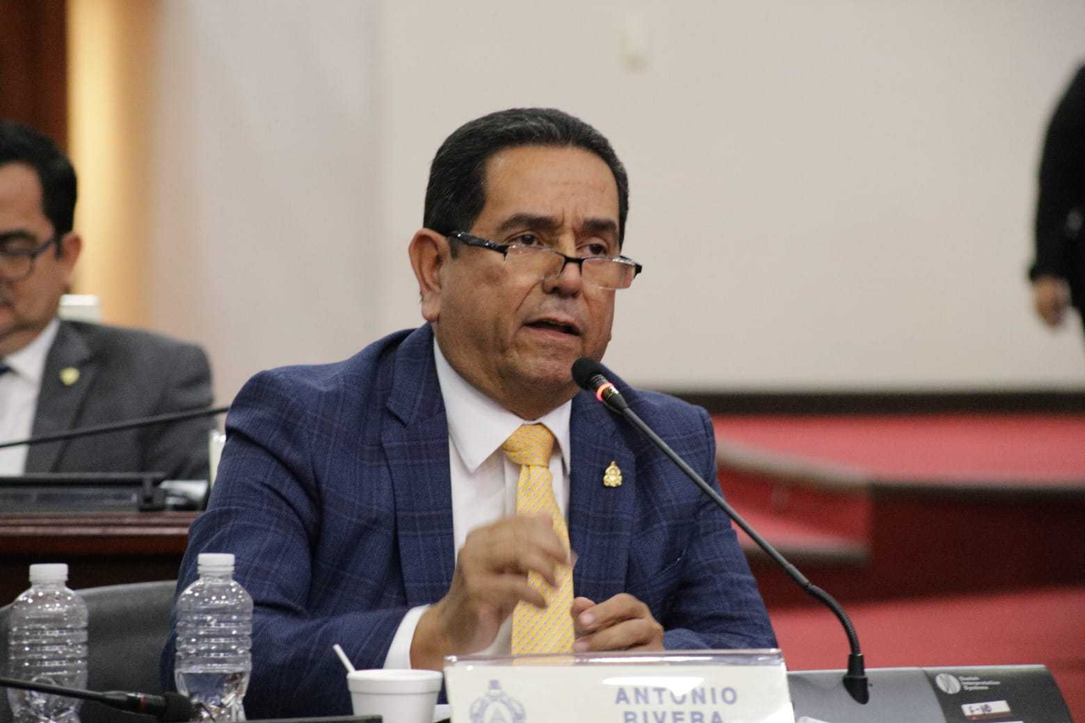Diputado Antonio Rivera ve difícil aprobar segunda vuelta electoral y propone modelo mixto para las JRV ya que para él “sólo tres partidos compiten”