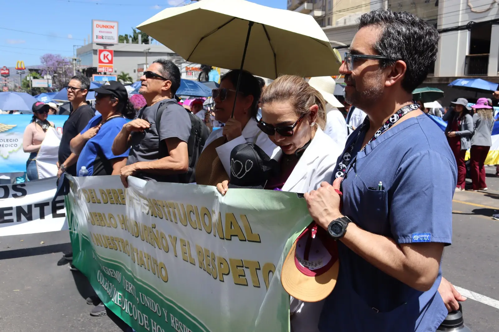 Colegio Médico de El Salvador respalda al gremio hondureño ante amenaza de retiro de personería jurídica