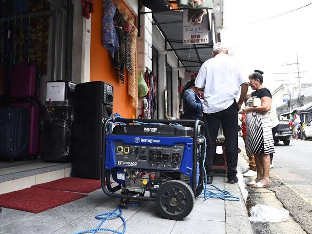 Microempresarios alertan que apagones y altos costos de energía agravan cierre de negocios en Honduras