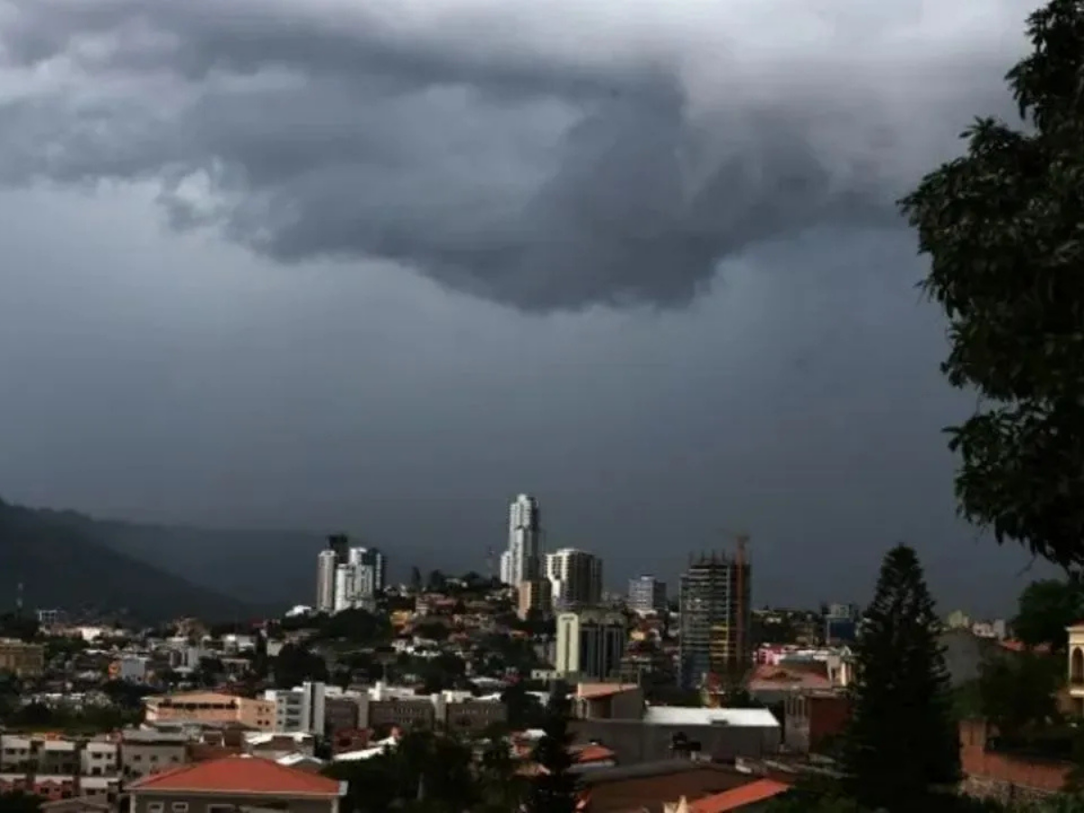 Onda tropical y vaguada provocarán lluvias en gran parte del territorio nacional