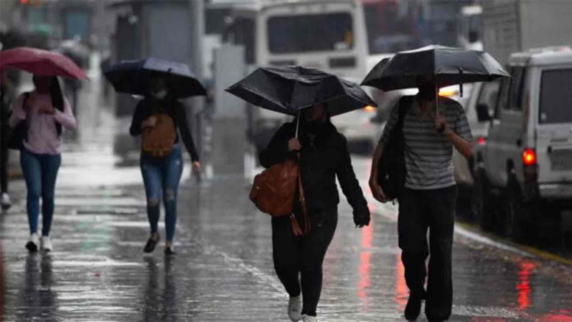 Pronostican semana de lluvias intensas por llegada de ondas tropicales a Honduras